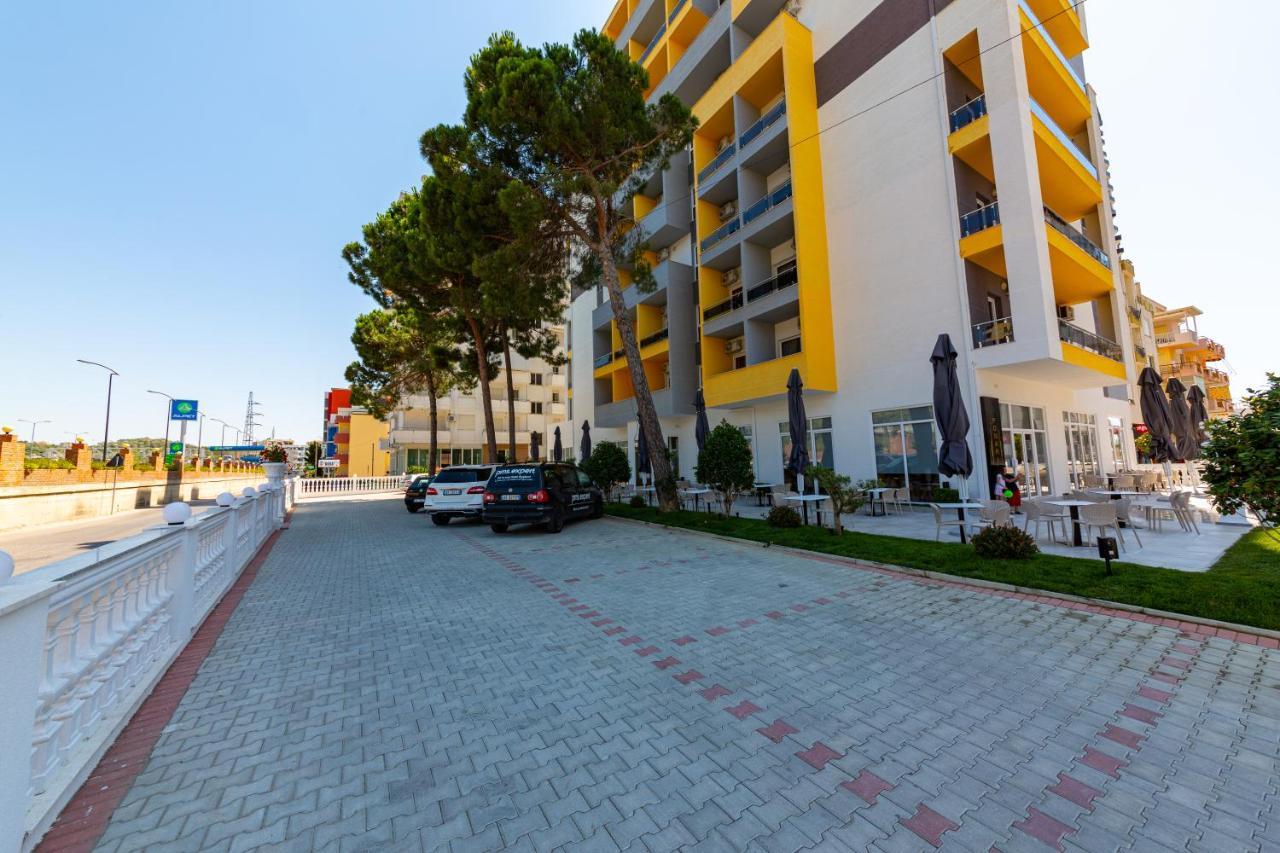 Ponari S Hotel Kryemëdhej Exteriör bild
