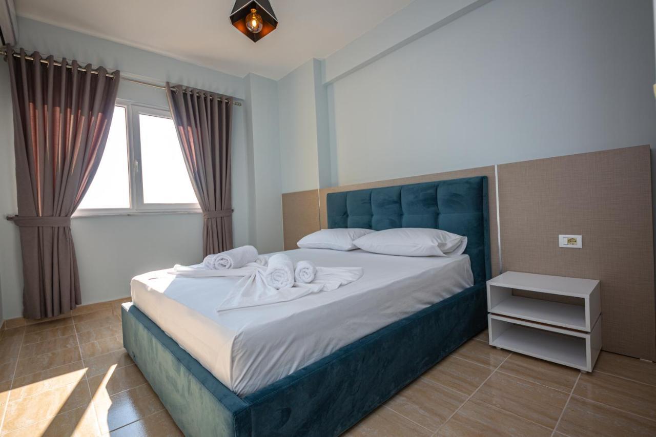 Ponari S Hotel Kryemëdhej Rum bild