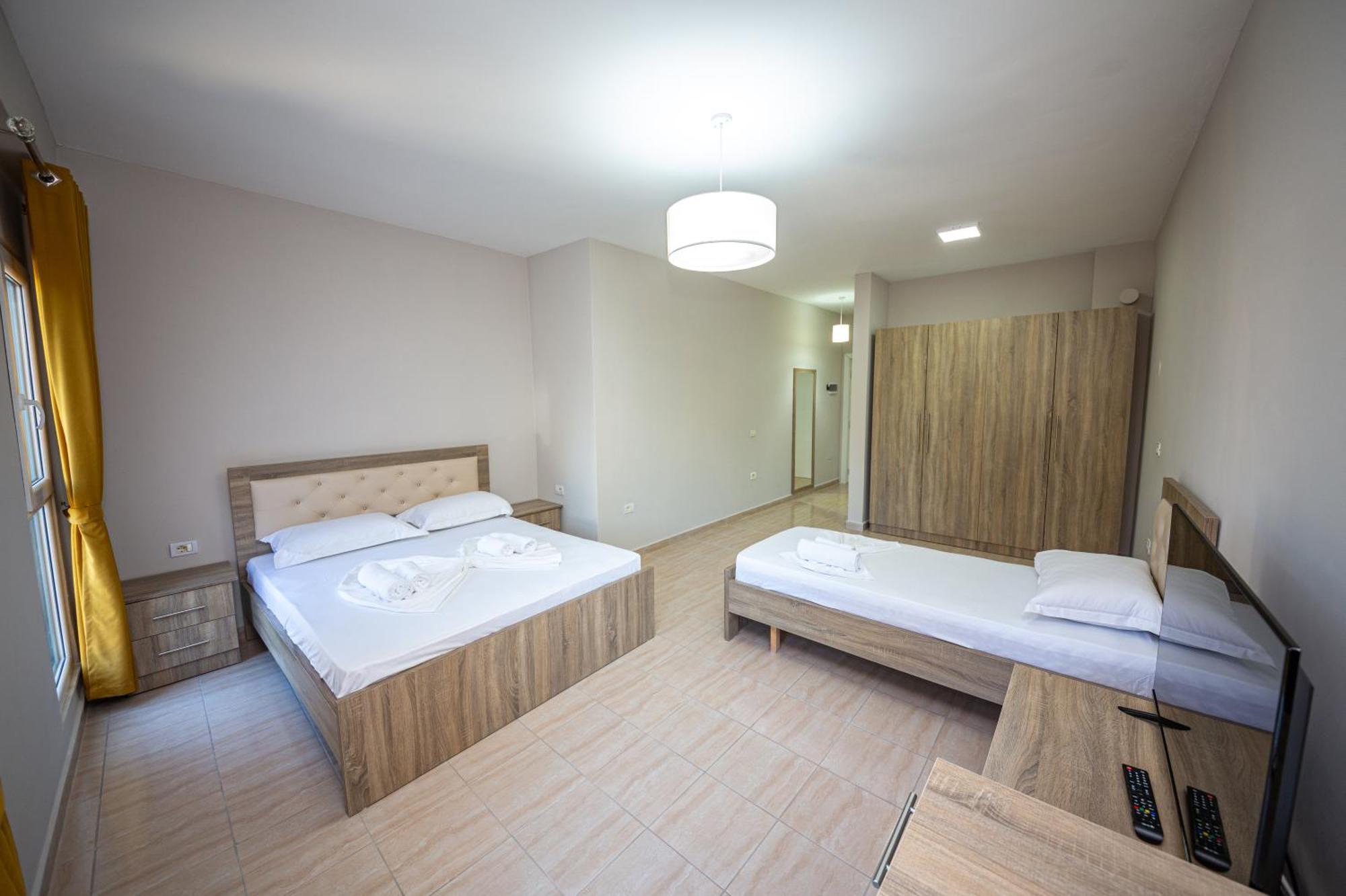 Ponari S Hotel Kryemëdhej Rum bild