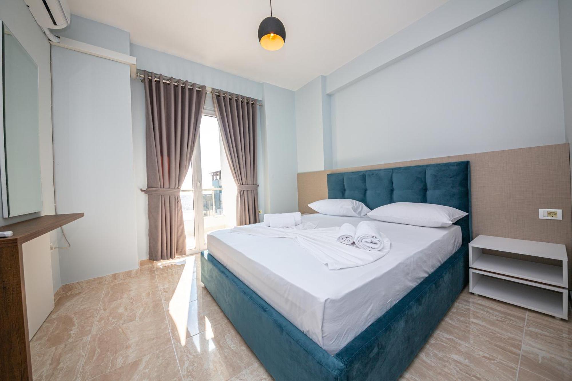 Ponari S Hotel Kryemëdhej Rum bild