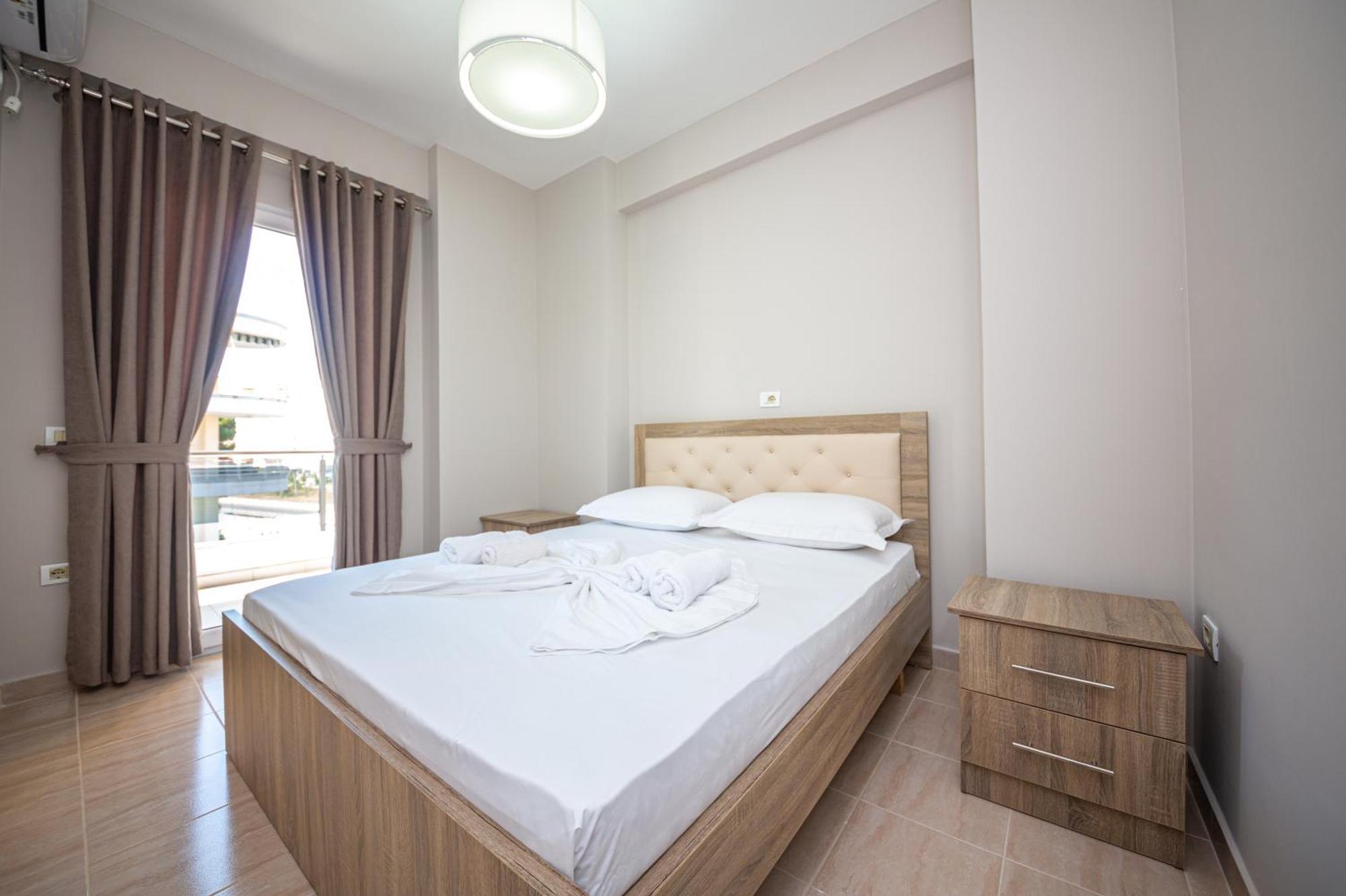 Ponari S Hotel Kryemëdhej Rum bild