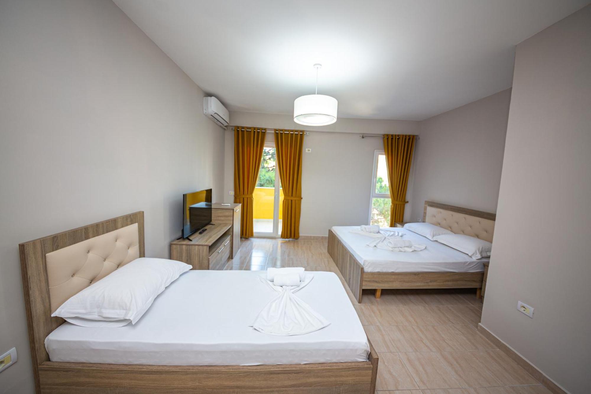 Ponari S Hotel Kryemëdhej Rum bild