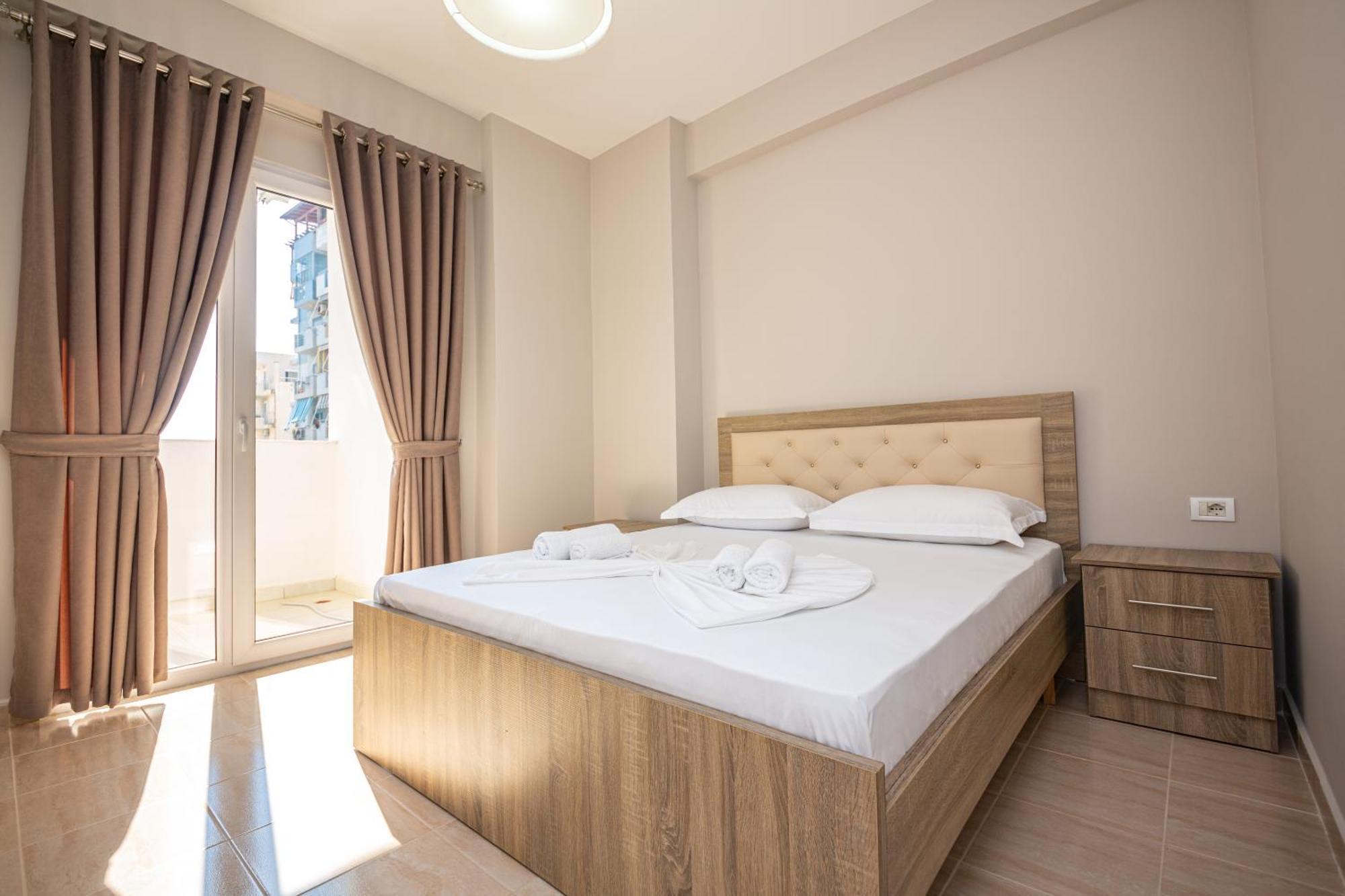 Ponari S Hotel Kryemëdhej Rum bild