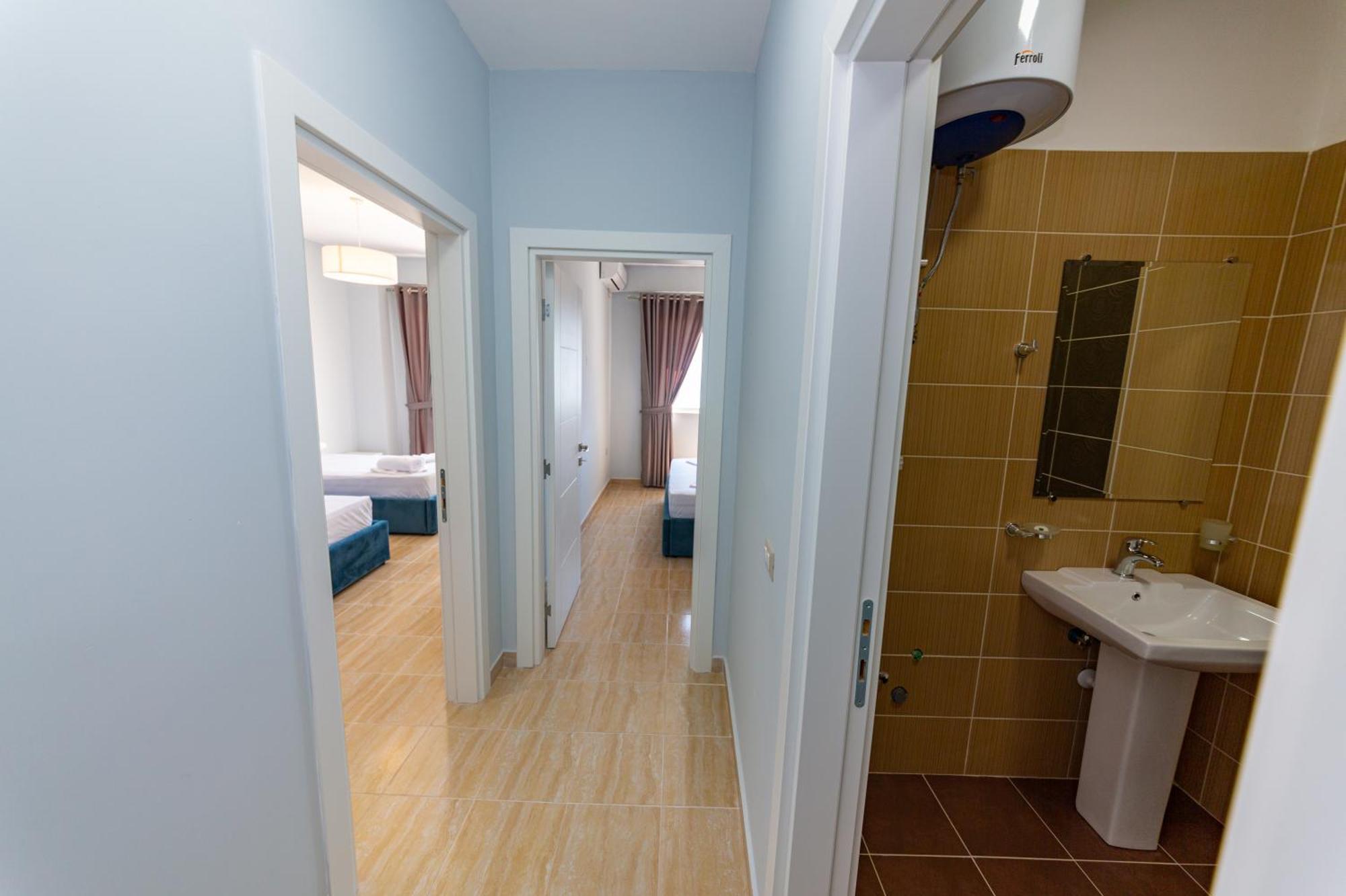 Ponari S Hotel Kryemëdhej Rum bild